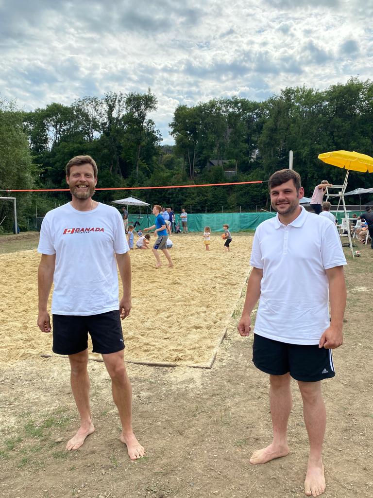 Ulrich Bäumer (Tennisclub) und Enrico Eppner (Bürgermeisterkandidat)